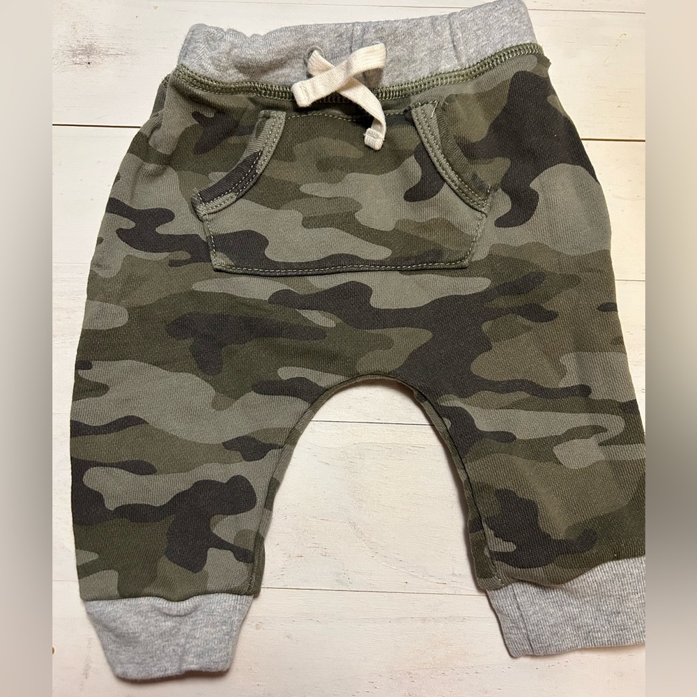 Baby GAP camo pants joggers size 3-6 months excellent condition